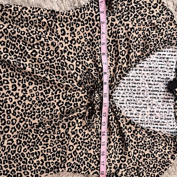 Leopard Print V Neck Women's Short Sleeve T Shirt Cutout Rue + - Picture 6 of 9